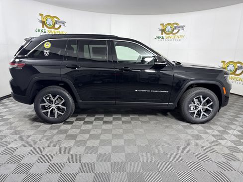 New 2025 Jeep Grand Cherokee Limited w/ Luxury Tech Group II image 8