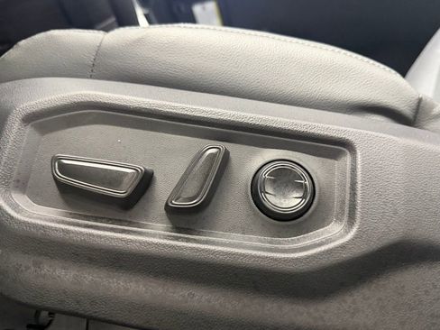 Used 2025 Toyota Tundra Limited AWD/4WD image 20