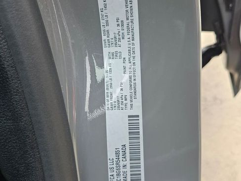 Used 2025 Chrysler Pacifica Select image 28