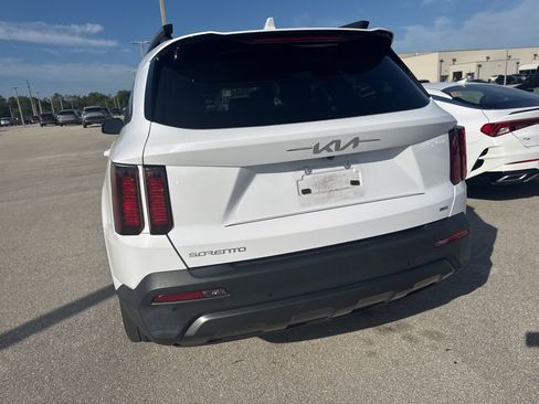Certified 2023 Kia Sorento S w/ Panoramic Sunroof Package image 6