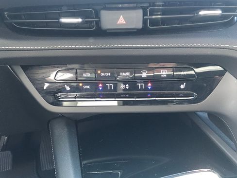 Certified 2023 Buick Envision Essence FWD image 30