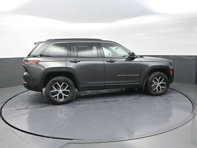 Used 2024 Jeep Grand Cherokee Limited AWD/4WD image 10