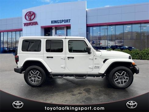 Used 2024 Jeep Wrangler Sahara image 6