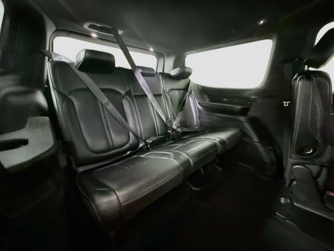 Used 2024 Jeep Wagoneer Series III AWD/4WD image 42