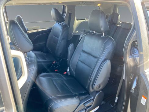 Used 2020 Toyota Sienna SE image 13