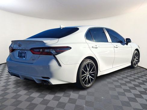 Used 2022 Toyota Camry SE image 6