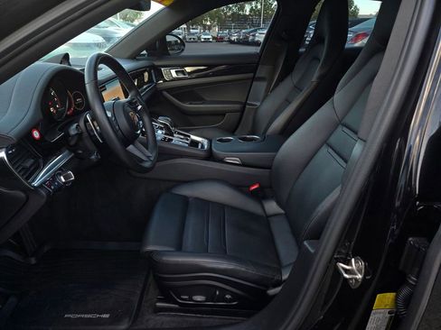 Used 2022 Porsche Panamera 4 w/ Premium Package image 22