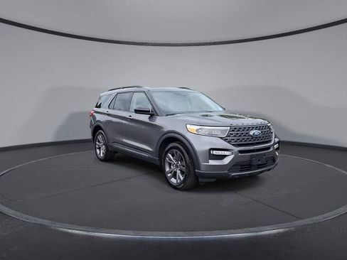 Certified 2023 Ford Explorer XLT w/ Equipment Group 202A AWD/4WD image 2
