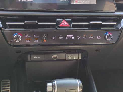 Used 2023 Kia Niro EX Touring image 23