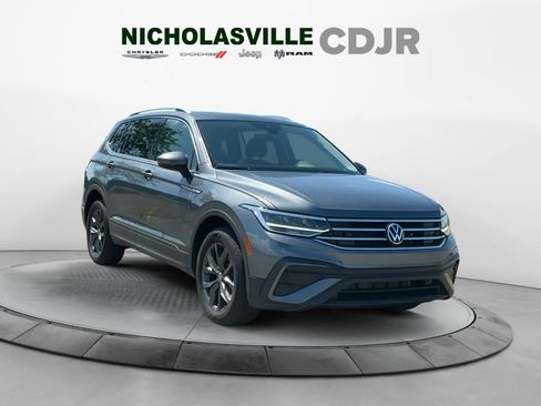 Used 2023 Volkswagen Tiguan SE w/ Panoramic Sunroof Package AWD/4WD image 7