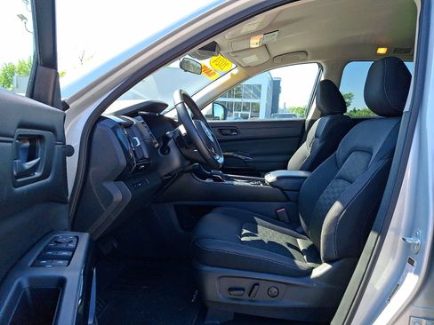 Used 2024 Nissan Pathfinder SV AWD/4WD image 15