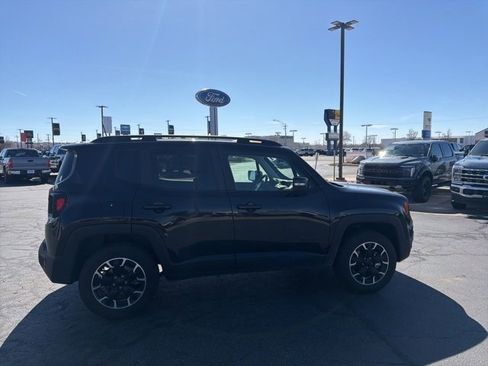 Used 2023 Jeep Renegade Latitude image 5