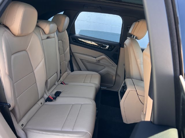 Used 2019 Porsche Cayenne AWD/4WD image 30