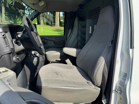 Used 2009 GMC Savana 3500 RWD image 10