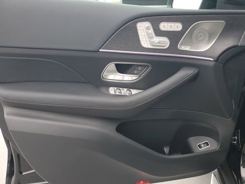 New 2026 Mercedes-Benz GLS 580 4MATIC image 19
