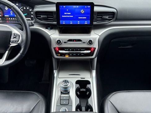 Used 2022 Ford Explorer XLT w/ Equipment Group 202A image 19