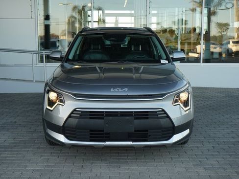 Used 2023 Kia Niro EX image 3