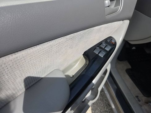 Used 2005 Toyota Sienna LE FWD image 9