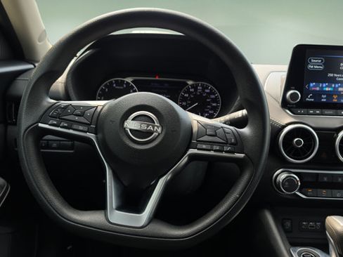 Used 2025 Nissan Sentra SV FWD image 9