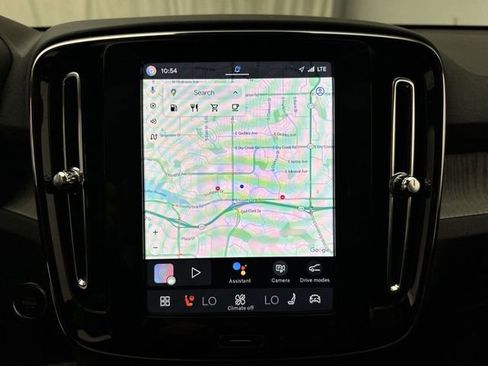 Certified 2025 Volvo XC40 B5 Plus image 18