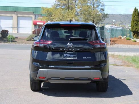 Used 2024 Nissan Rogue SL w/ SL Premium Package image 4