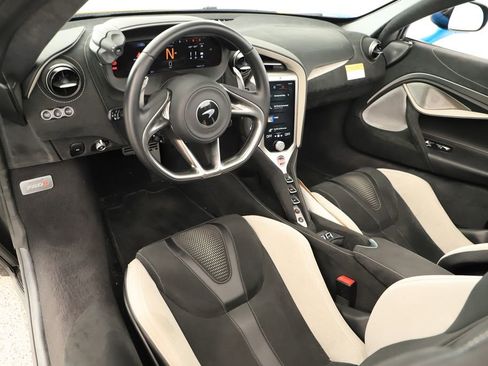 Used 2024 McLaren 750S Spider RWD image 16