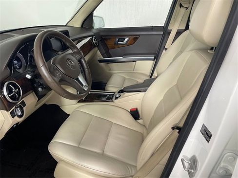 Used 2014 Mercedes-Benz GLK 250 BlueTEC 4MATIC image 2