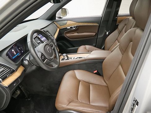 Used 2023 Volvo XC90 B6 Plus w/ Protection Package Premier image 14