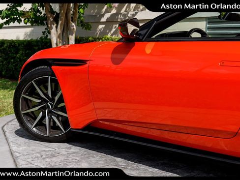 Used 2020 Aston Martin DB11 Volante RWD image 32