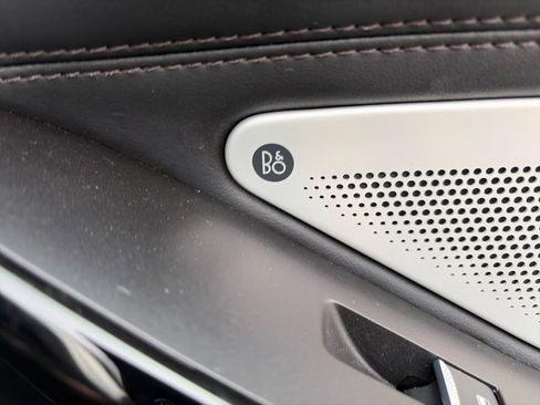 Used 2022 Ford Explorer Platinum image 18