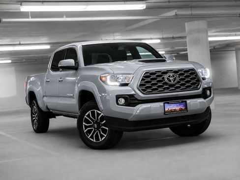 Used 2020 Toyota Tacoma TRD Off-Road AWD/4WD image 4