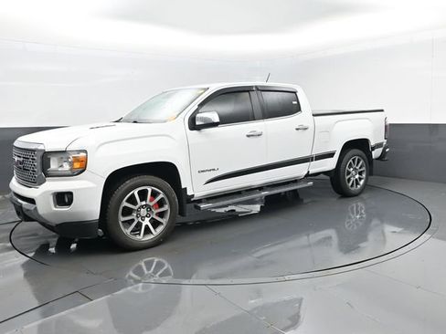 Used 2018 GMC Canyon Denali image 2