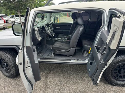 Used 2007 Toyota FJ Cruiser 4WD image 32