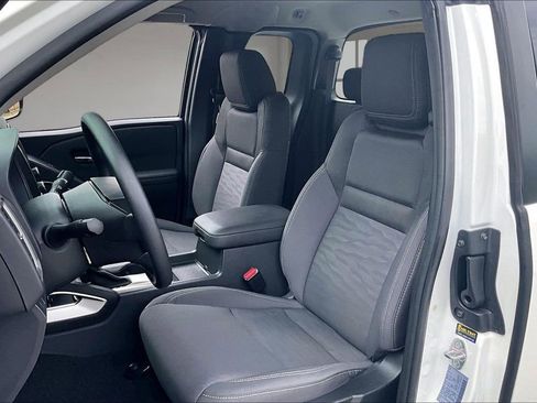 Used 2024 Nissan Frontier SV RWD image 21