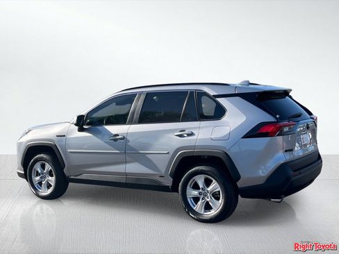 Certified 2021 Toyota RAV4 XLE w/ Carpet Mat Package (TMS) AWD/4WD image 5