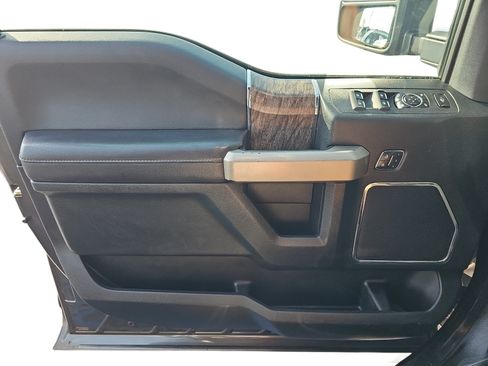 Used 2017 Ford F250 Lariat w/ Lariat Value Package AWD/4WD image 22