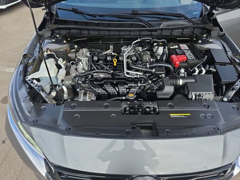 Used 2025 Nissan Altima 2.5 SV FWD image 19
