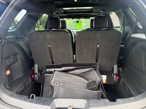 Used 2019 Ford Explorer XLT w/ Equipment Group 202A AWD/4WD image 7