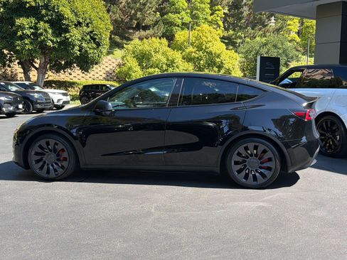 Used 2024 Tesla Model Y Performance AWD/4WD image 2