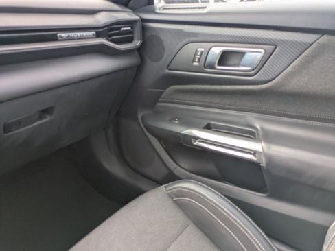 Used 2024 Ford Mustang Convertible image 9