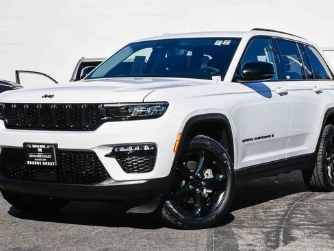 Used 2023 Jeep Grand Cherokee Limited w/ Black Appearance Package image 1