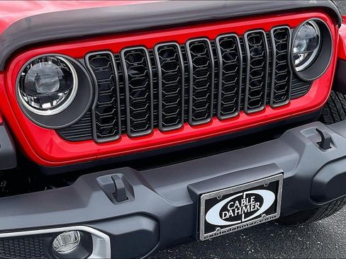 Used 2024 Jeep Gladiator Sport AWD/4WD image 30