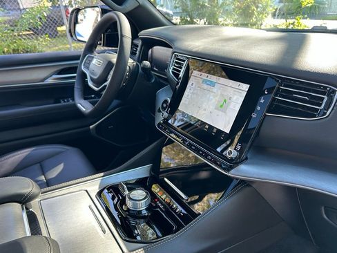 New 2025 Jeep Wagoneer L Series II w/ Premium Group I image 31