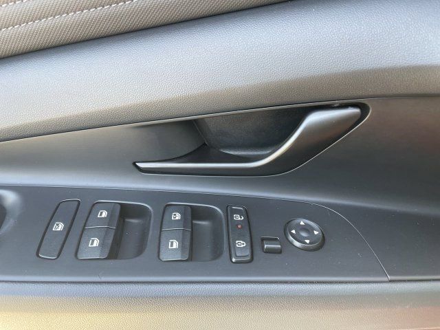 Used 2025 Hyundai Elantra Sport FWD image 21