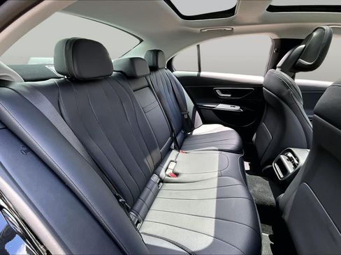 Used 2025 Mercedes-Benz E 350 Sedan image 21