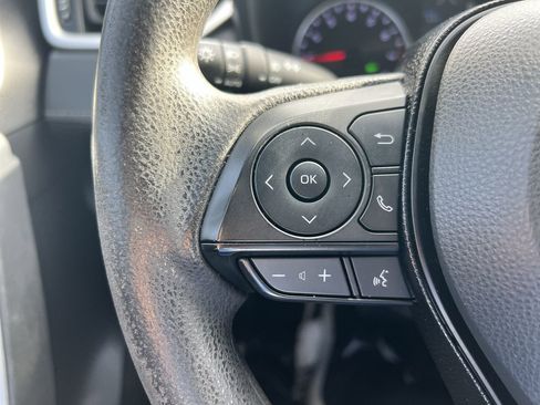 Used 2021 Toyota RAV4 XLE image 19