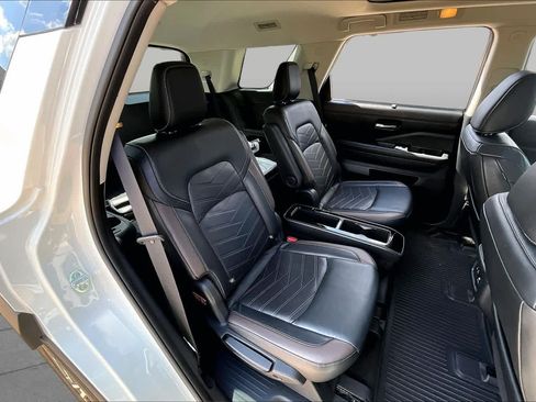 Used 2022 Nissan Pathfinder Platinum w/ Cargo Package FWD image 21