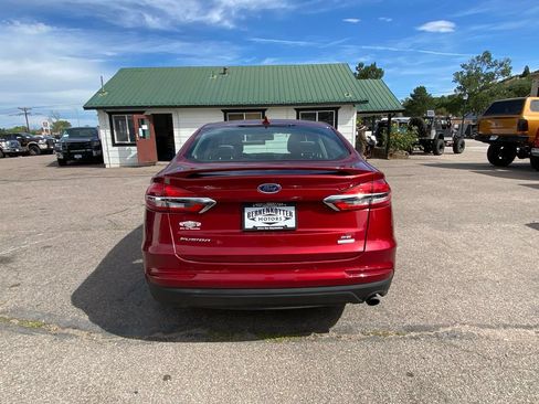 Used 2019 Ford Fusion SE w/ Equipment Group 151A FWD image 4