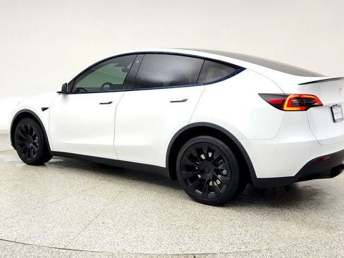 Used 2023 Tesla Model Y AWD image 7