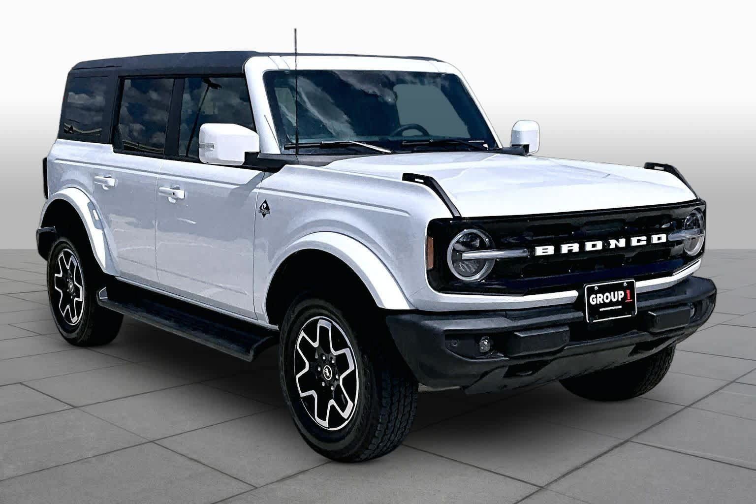 Used 2025 Ford Bronco Outer Banks AWD/4WD image 3